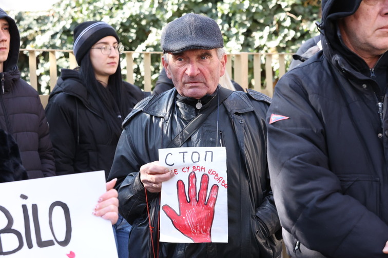 <p>Сръбската общност у нас на шествие в подкрепа на протестиращите студенти в Белград</p>