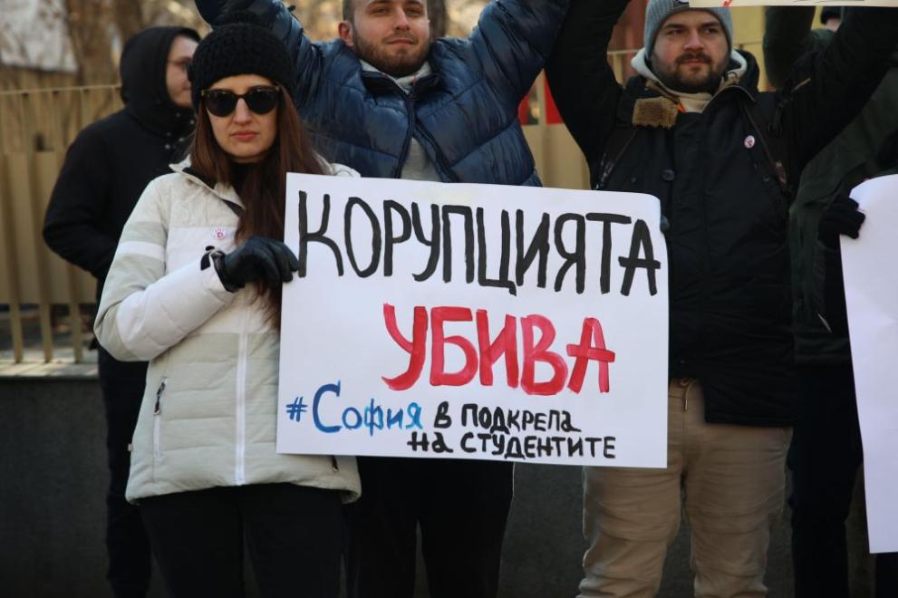 Точно в 11:53 , часът на инцидента в Нови Сад,