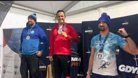 Цанко Цанков зимно плуване