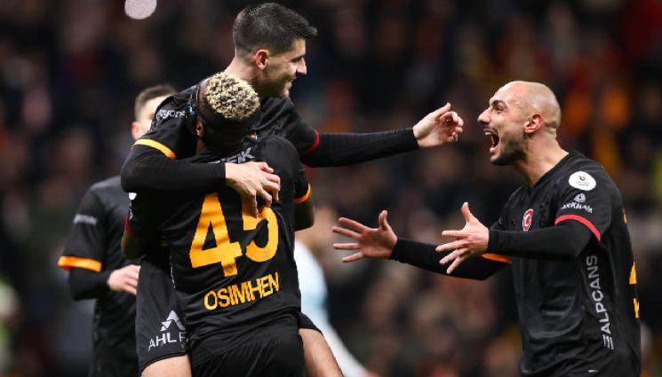 Мората Галатасарай Адана - Ай, байгън, бе! На Адана Демирспор им писна от авантите за Галатасарай и си тръгнаха