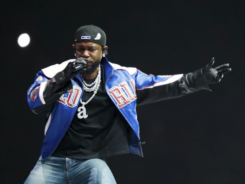 Шоуто на Кендрик Ламар беше очаквано с нетърпение колкото и сблъсъкът