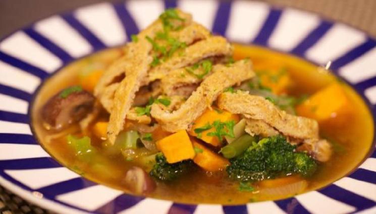 рецепти - ТОПЛА И АРОМАТНА: Две супи с броколи на Рудолф ван Веен!