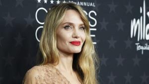 Анджелина Джоли