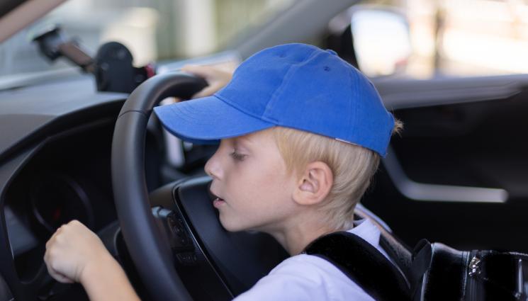 дете зад волана - ПОРЕДЕН ФОНЧО: Хванаха 13-годишен зад волана след гонка!