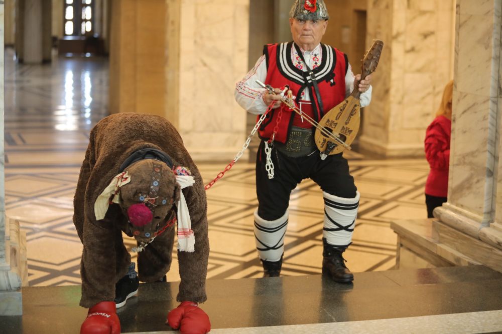 кукери в Народното събрание