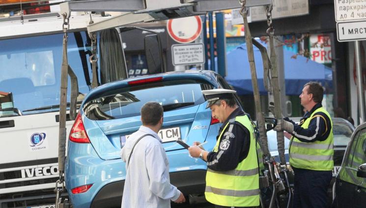 паркиране - С ВСЕКИ МЕСЕЦ РАСТАТ: 12 000 палят спешния телефон за диво паркиране!