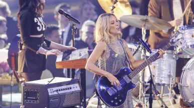 Sheryl Crow продаде автомобила си Tesla и дари парите