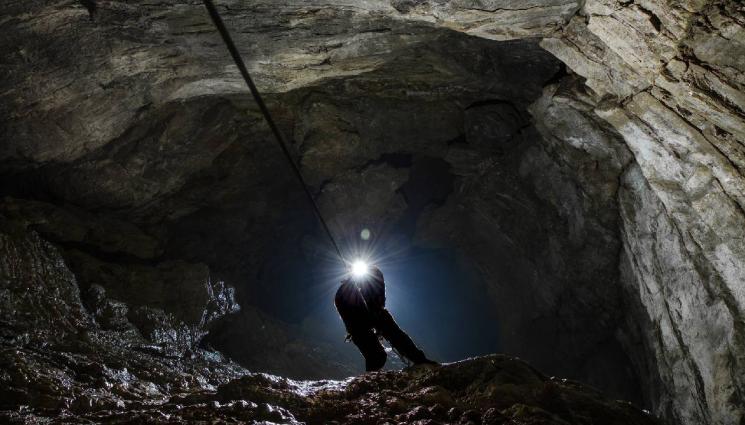 d - НА БАЛКАНИТЕ: Откриха най-голямото подземно термално езеро на Земята (СНИМКИ)