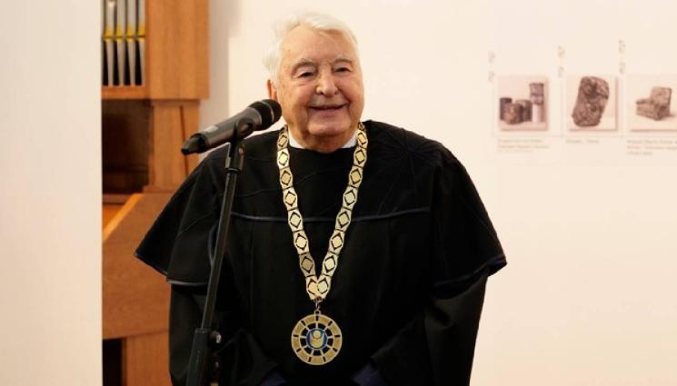 Проф Минко Балкански - Физикът Минко Балкански първо хванал цигулката