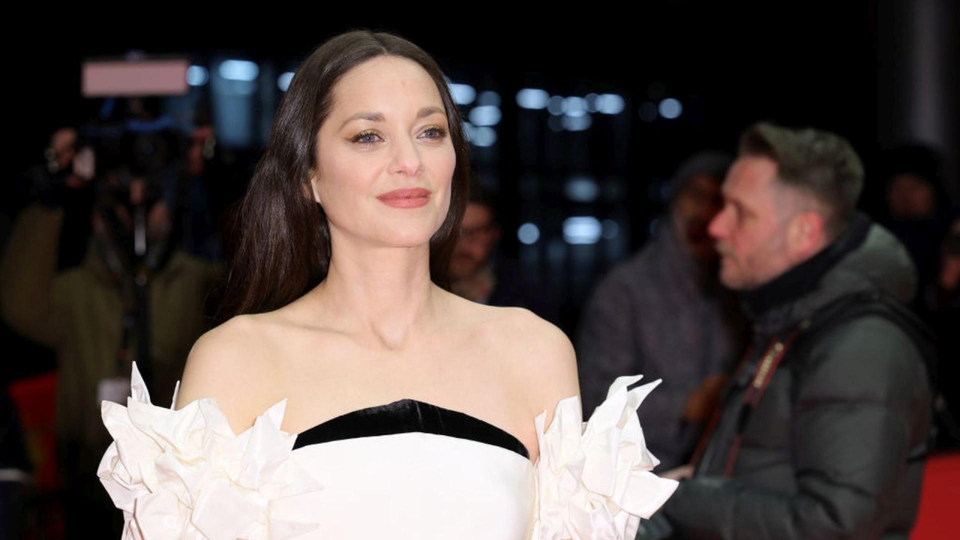 Френската актриса Марион Котияр оприличи откъснатия си от действителността публичен