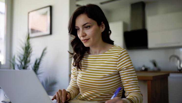 изпит - Взимаш изпита след обучения, финансирани с еврофондовете, дават ти сертификат