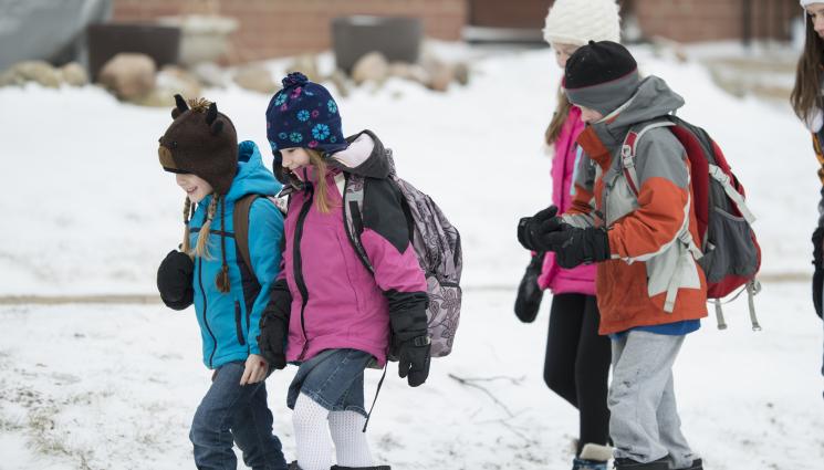деца сняг - Снегът затвори училищата в Тутракан!