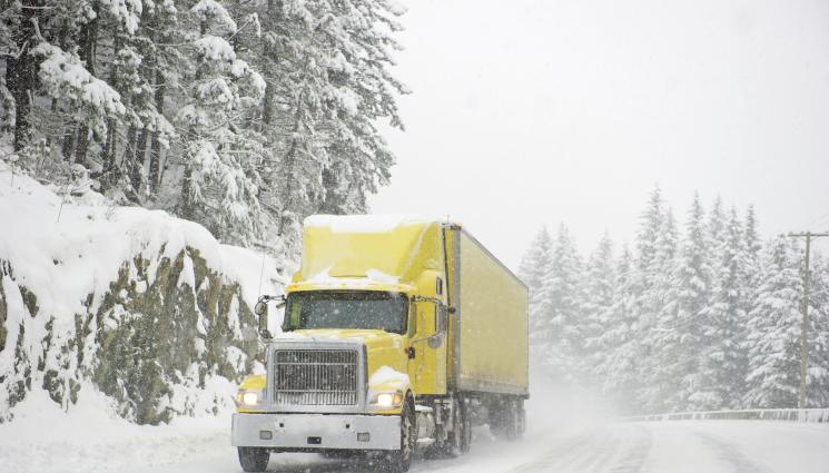 камион сняг - АКЦИЯ: Властта хуква след тирове по джапанки!