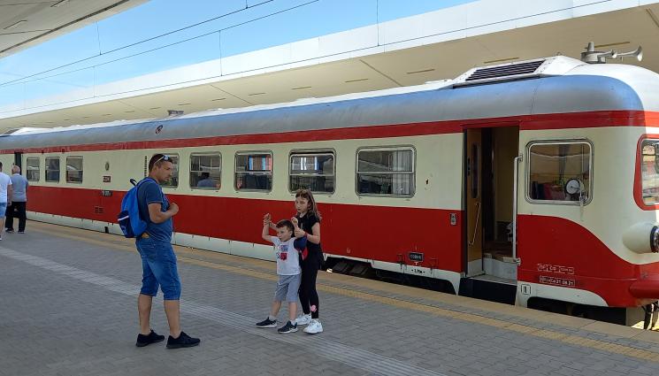 д - ЗА БАБА МАРТА: Влакът на Тато тръгва за Банкя!