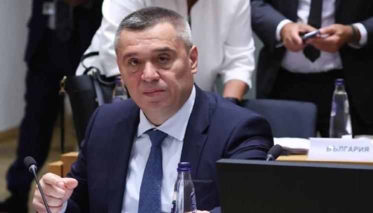 Министър Тахов - ТВЪРДА РЪКА: Министърът на земеделието подпука сектора!