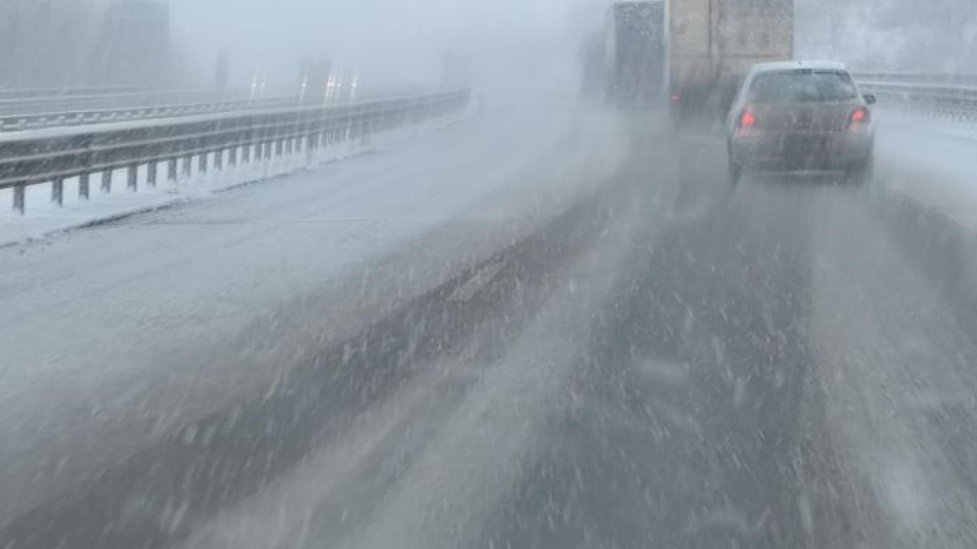 Възстановено е движението за всички автомобили по 35 километровия участък от