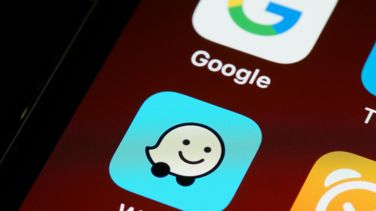 Waze добавя нова функция за докладване на мобилни камери