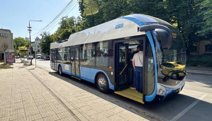 градски автобус Русе транспорт - ДА, АМА НЕ: 5,80 лева за 6-месечна карта за градски транспорт в Русе? (СНИМКА)