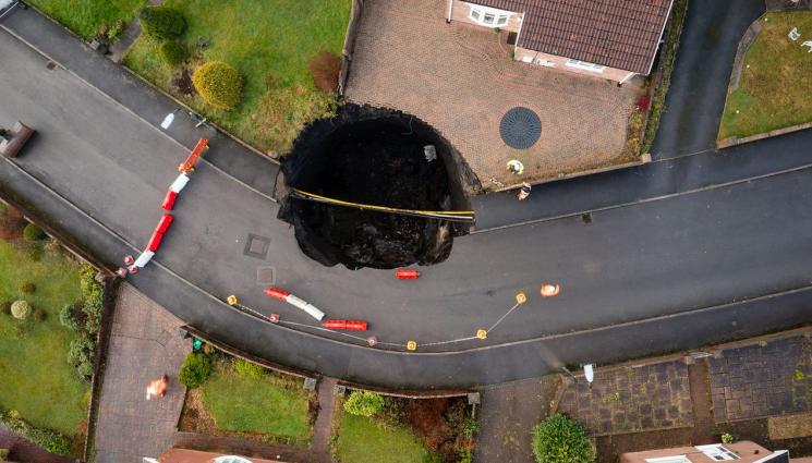 ДУПКА - Огромна, мистериозна дупка се появи в село!