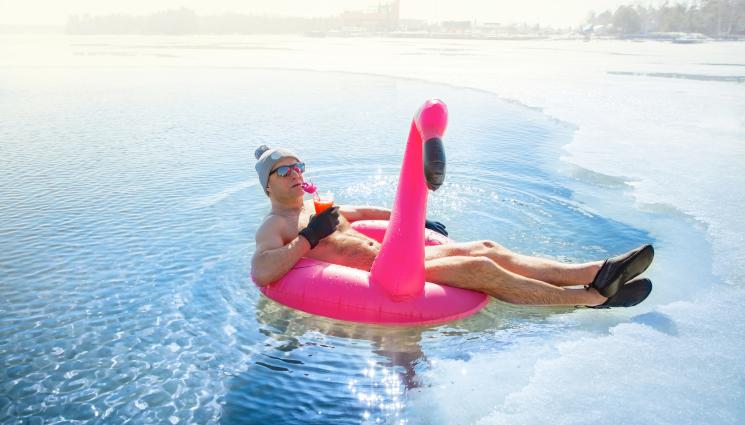 море хора - ЗИМНИ БАНИ: Хората по морето съвсем изтрещяха! (ВИДЕО)