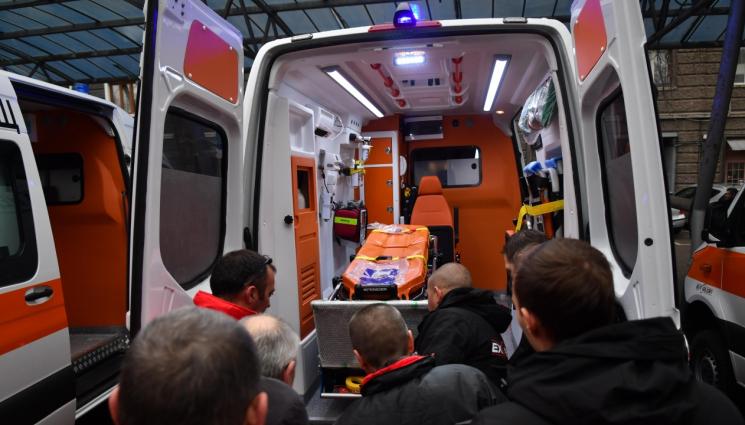 линейка - ЗАРОВЕНИ ЖИВИ: Земна маса затрупа работници!