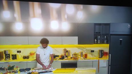 в кухнята на его