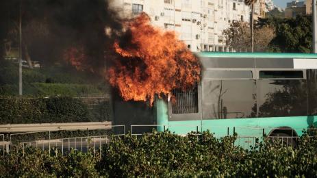 експлозия автобус взрив