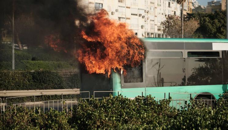 експлозия автобус взрив - Бомби в най-малко пет автобуса в Израел, три избухнаха! (СНИМКИ+ВИДЕО)