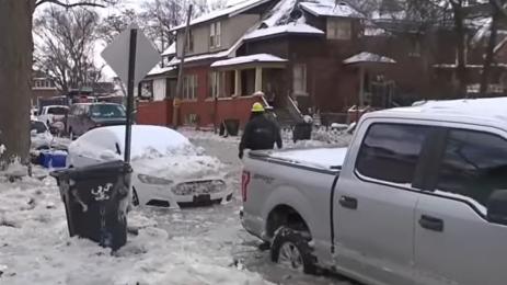 Спукан тръбопровод сътвори „Ледена епоха“ в Детройт (видео)