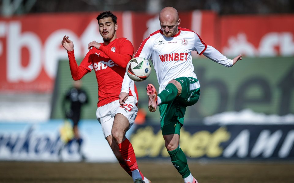 Секунди по-късно можеше да се стигне до гол след комична