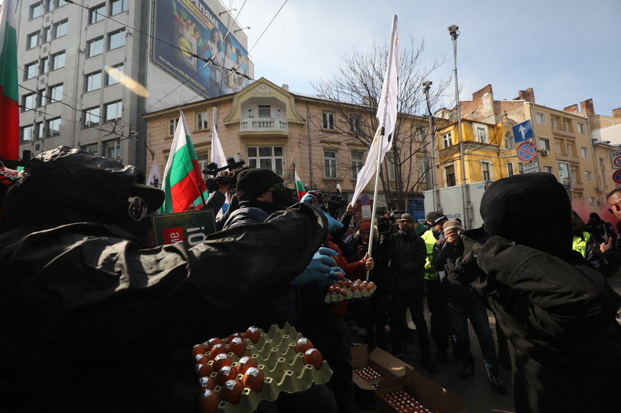 <p>Ранени полицаи и арести на протеста на &bdquo;Възраждане&rdquo;</p>