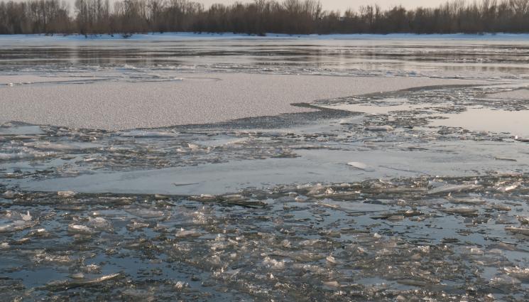 лед вода язовир река - ЛЕДЕНА ПОКРИВКА: Язовири и реки замръзнаха заради студеното време