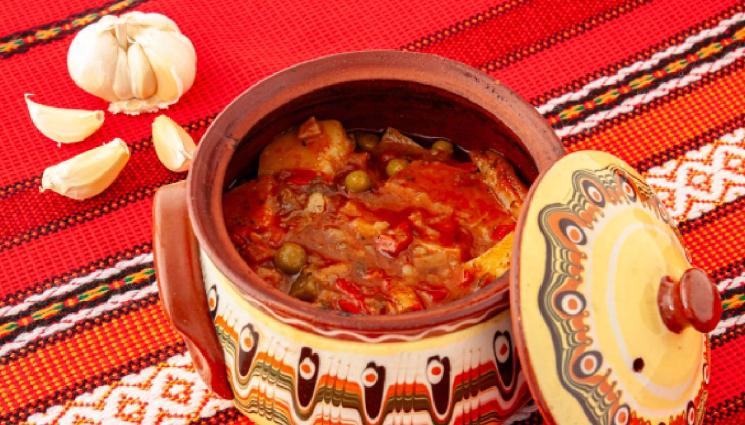 рецепти - ЛЕСНО И ВКУСНО: Гювечета с печено на скара или пък яхния с кюфтета