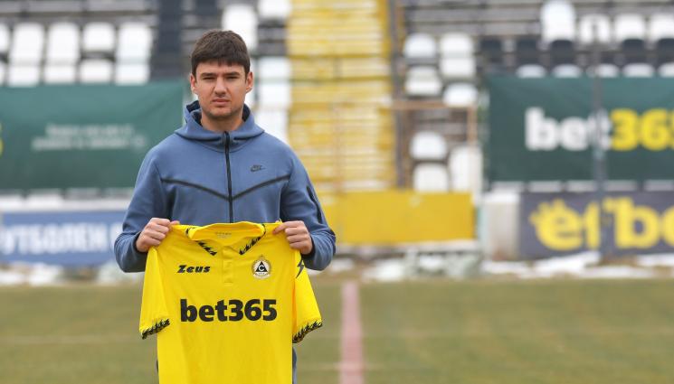 Иван Андонов - След трансфера на Вуцов - вратар на Левски пое към Славия