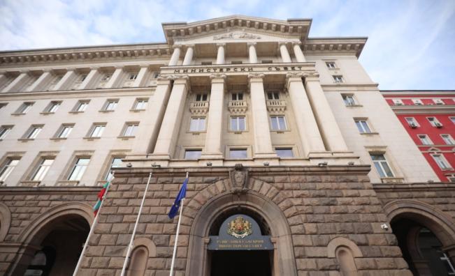 Студентите в 102 специалности ще учат безплатно при договор с работодател