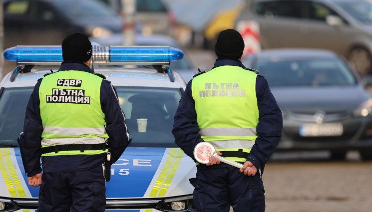 полицаи - ВРЪЗВАТ ДВАТА КРАЯ: Заплатата на полицаите над 2 бона!