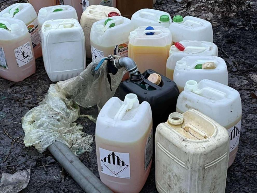 Задържаха близо 20 души, сред които и служители на Българските