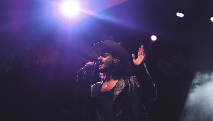 Константин Вълков - Вокалистът на Bropunzel Константин Вълков пред 