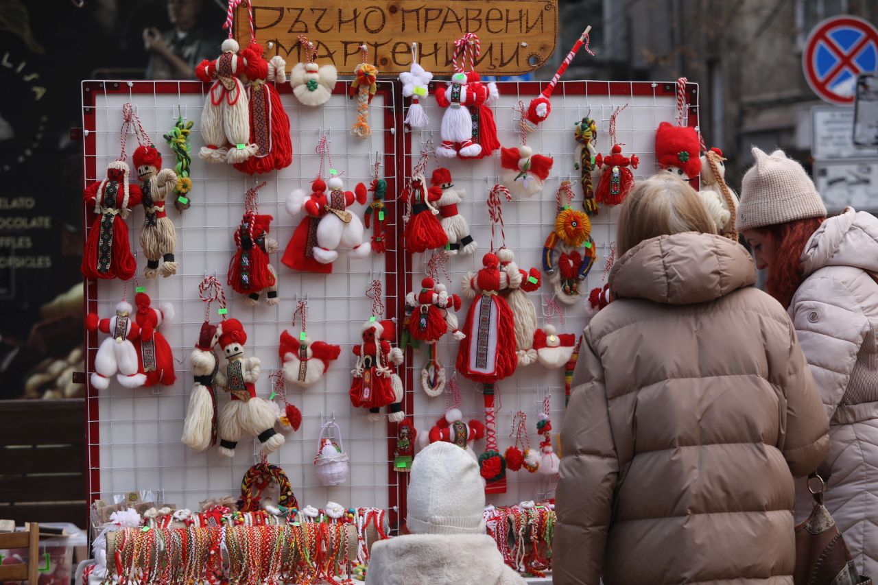 <p>Традиция в червено и бяло &ndash; когато обективът запечатва магията на 1 март</p>