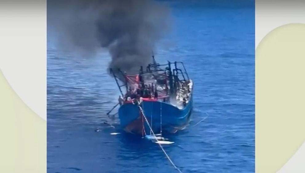 Български капитан и екипажът му рискуват всичко, за да спасят