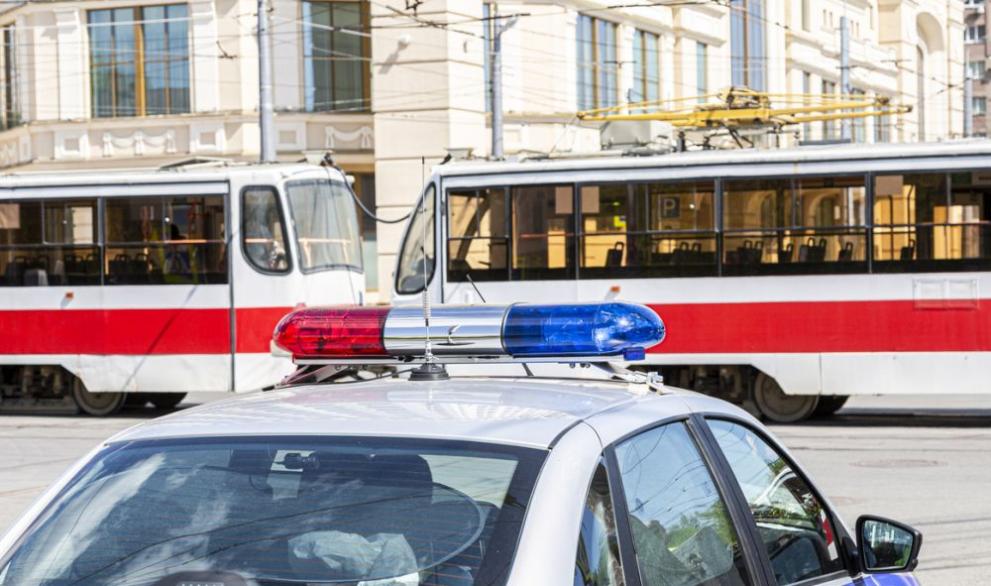 Полицай блокира трамваите на 5те кьошета в София с неправилно