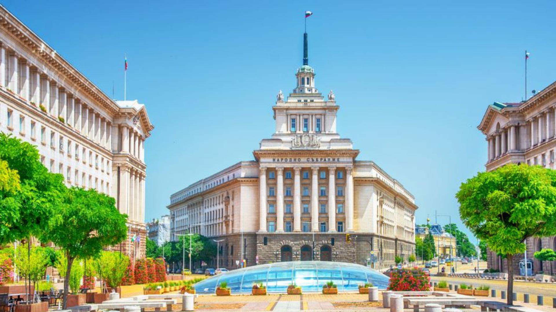 Темата за продажбата на над 4400 държавни имота през търгове