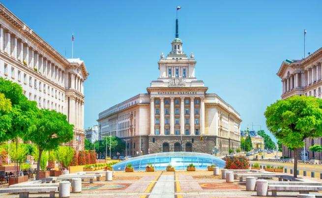 Казусът с държавните имоти: Карта, вето и политически спорове