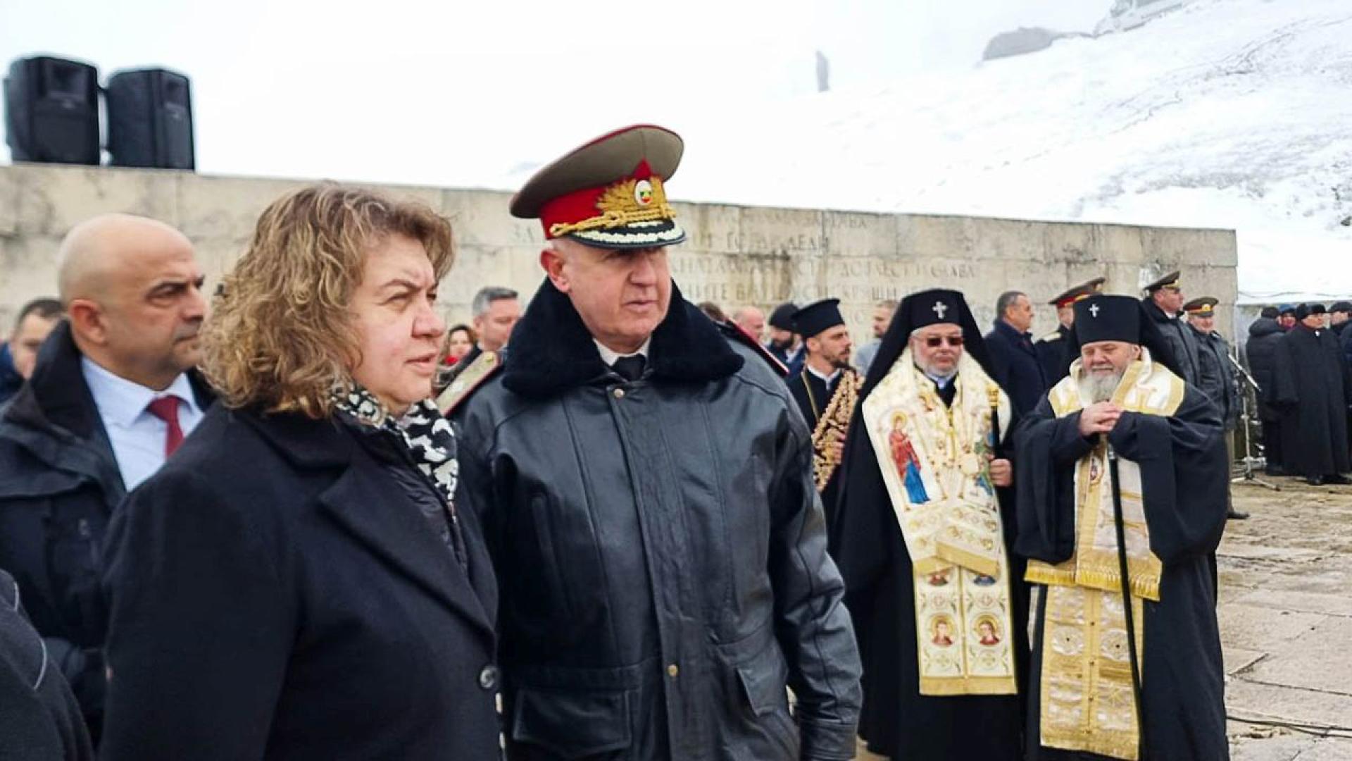 Започна тържествената церемония край Паметника на свободата на връх Шипка