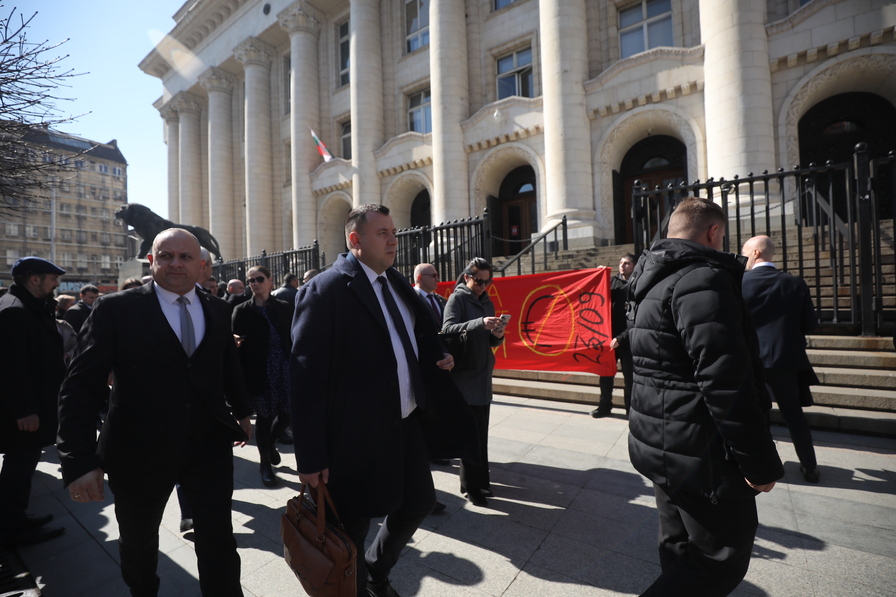 Окончателно: Четирима от задържаните след протеста на "Възраждане" остават в ареста