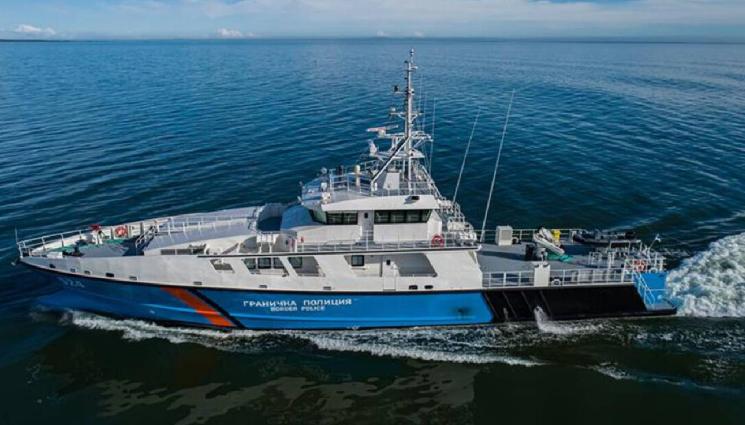 гранична полиция кораб Обзор - Новият ни граничен кораб „Обзор“ спаси мъж и жена в Черно море (СНИМКА)