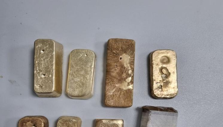 Агенция Митници - Задържаха злато за над половин милион лева на 