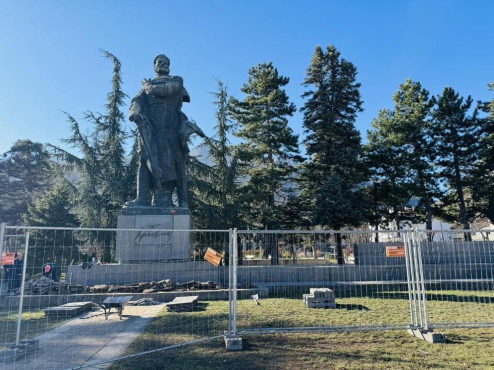 Стартира ремонтът на паметника на Христо Ботев във Враца (снимки) 3 991 ratio pametnik hristo botev remont vraca