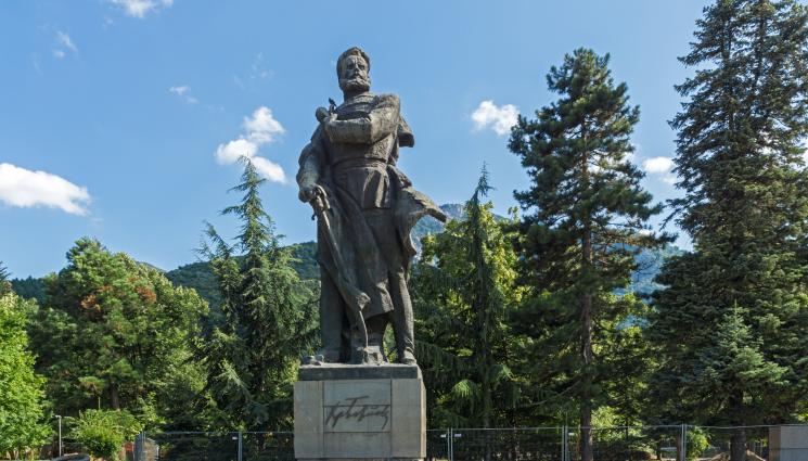 христо ботев паметник - Започна ремонтът на паметника на Христо Ботев във Враца