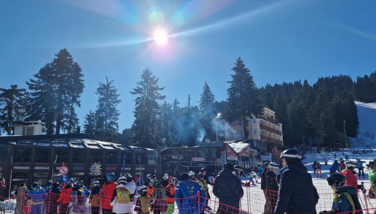 Боровец деца - ПСС: Туристите да внимават за заледявания и пропадане в снега!